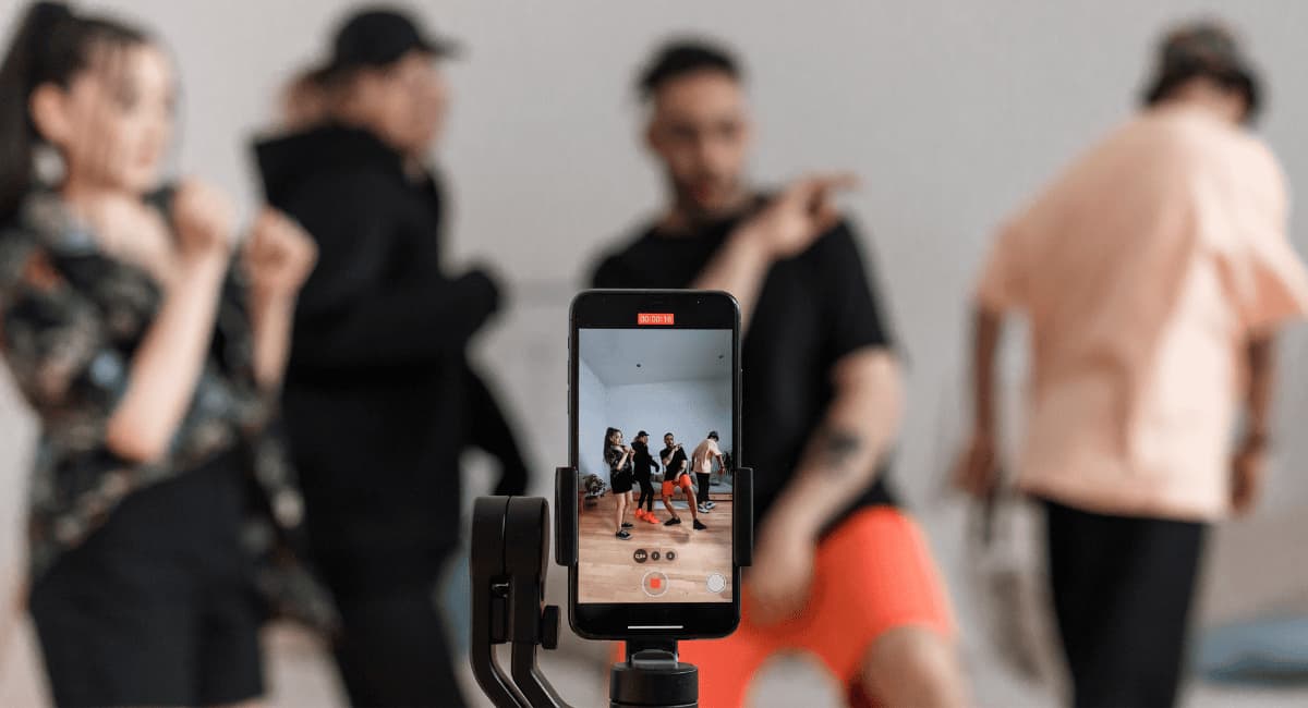 X poursuit des influenceurs crypto pour 207 384 £